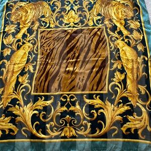 Luxurious Gold and Black Baroque Scarf